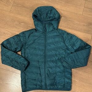 Gorgeous Uniqlo ultralight weight down jacket. Like new XS
